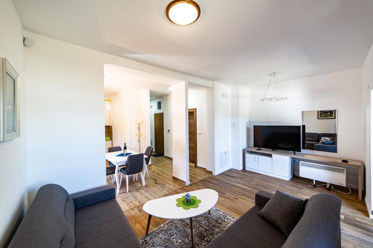 Turisticki Apartmani “Kraljeva Stolica” ชาเบลียค ภายนอก รูปภาพ